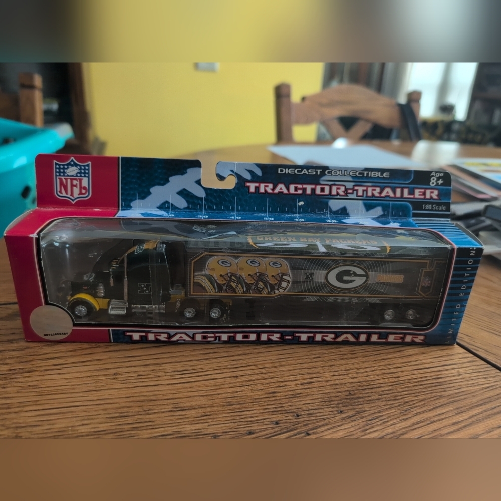 2006 Upper Deck Collectible NFL Tractor Trailer Team Transporters